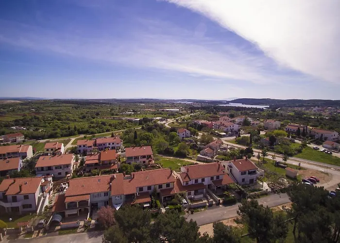 Апартаменти Active *